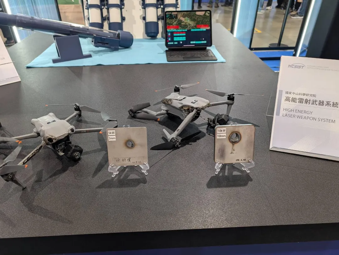 中科院在今年台北航太展中，展示高能雷射武器擊穿鋼板、無人機。(圖/宋玉寧攝)