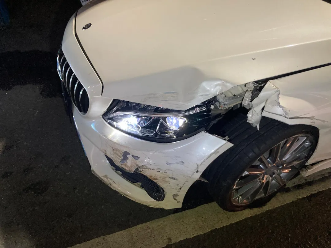 廖女的車頭毀損嚴重。（圖／警方提供）