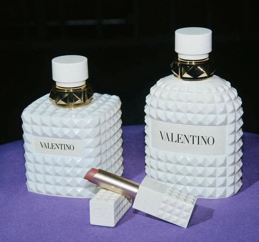 VALENTINO BEAUTY彩妝品的鉚釘造型極具辨識度。（圖／翻攝自Instagram@valentino.beauty）