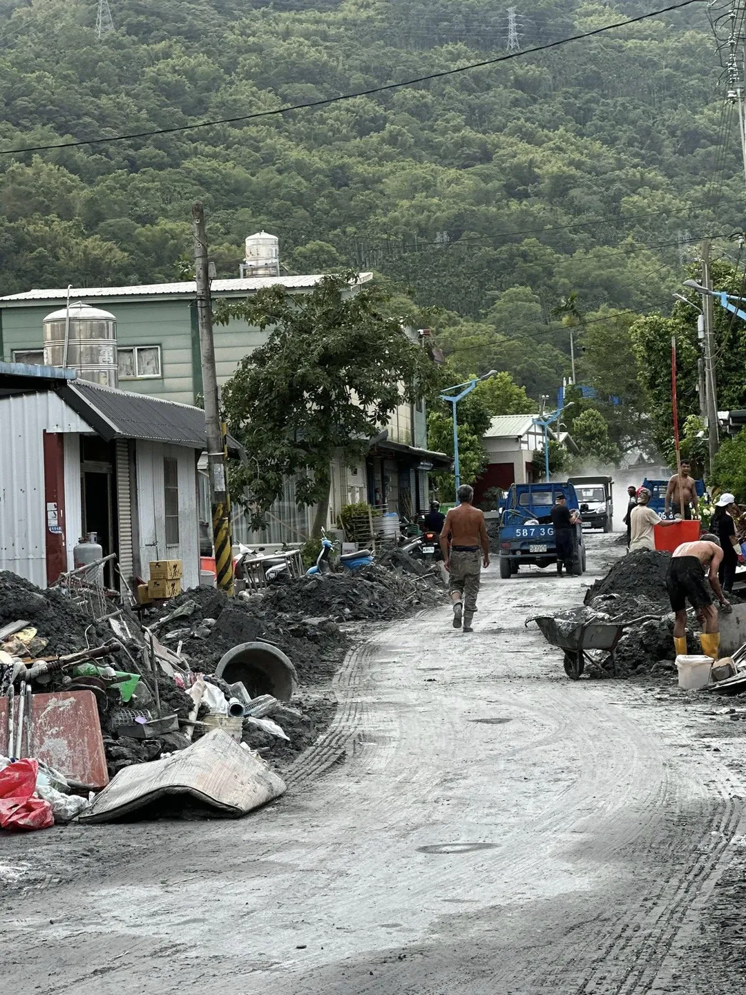 村長父親及時廣播拯救上千村民,王湘惠生日發文感謝父親。(圖/取自王湘惠臉書)