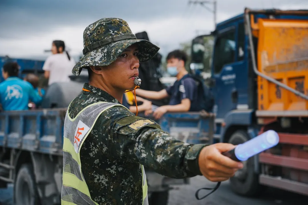 國軍在花蓮光復協助救災。（圖／翻攝賴清德臉書）