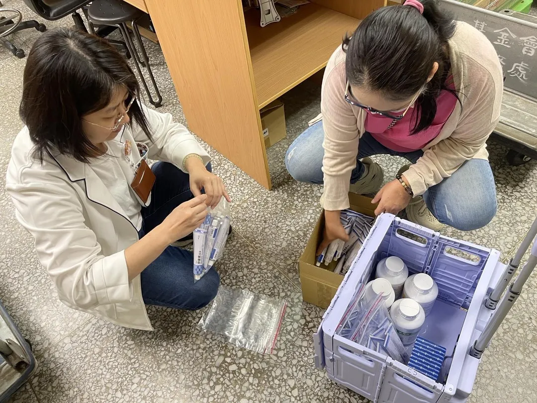 花蓮慈濟醫院指出,目前已在災區現場完成502例清創、縫合等外傷手術。(圖/翻攝自花蓮慈濟醫院臉書)