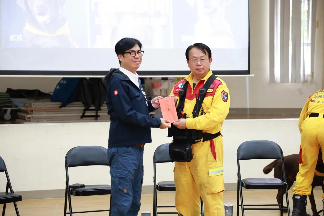 陳其邁還致贈加菜金。（圖／陳其邁臉書）