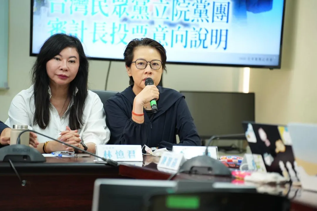 黃珊珊30日表示,黃曙光請辭確實是基於家庭因素考量。(圖/民眾黨提供)