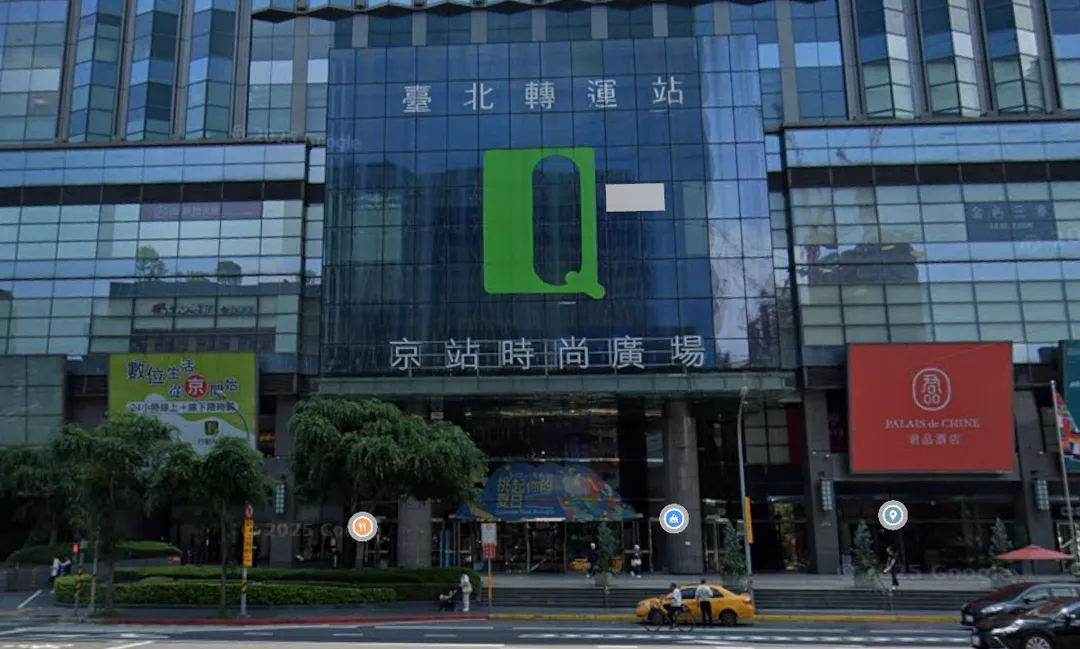 為彌補乘客的精神損失，台北客運除了提供6000元賠償金，還額外贈送水果禮盒表達歉意。（示意圖為台北轉運站/翻攝自Google Maps）