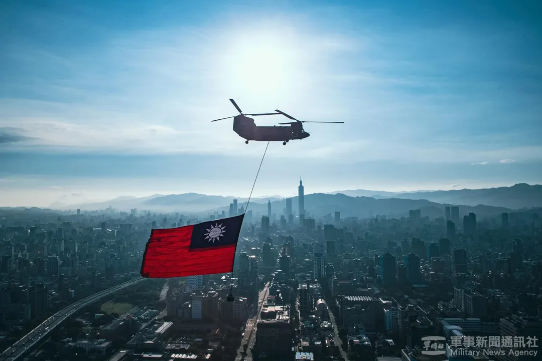 CH-47SD參加2022年國慶預演。(圖/軍聞社)