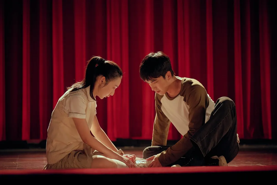 曾敬驊(右)與李沐(左)首搭校園純愛CP。(圖/Netflix 提供)