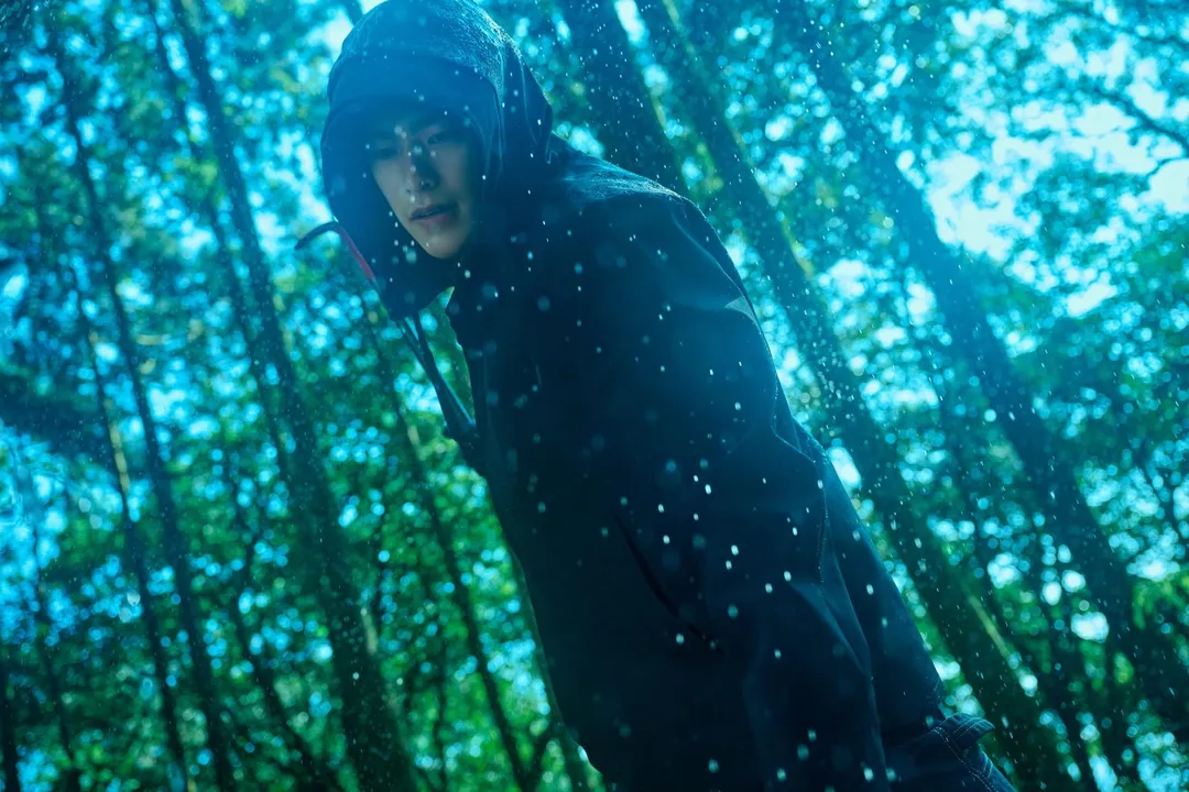 曾敬驊化身「暴雨殺人魔」揭露青春創傷與禁忌愛戀。(圖/Netflix 提供)