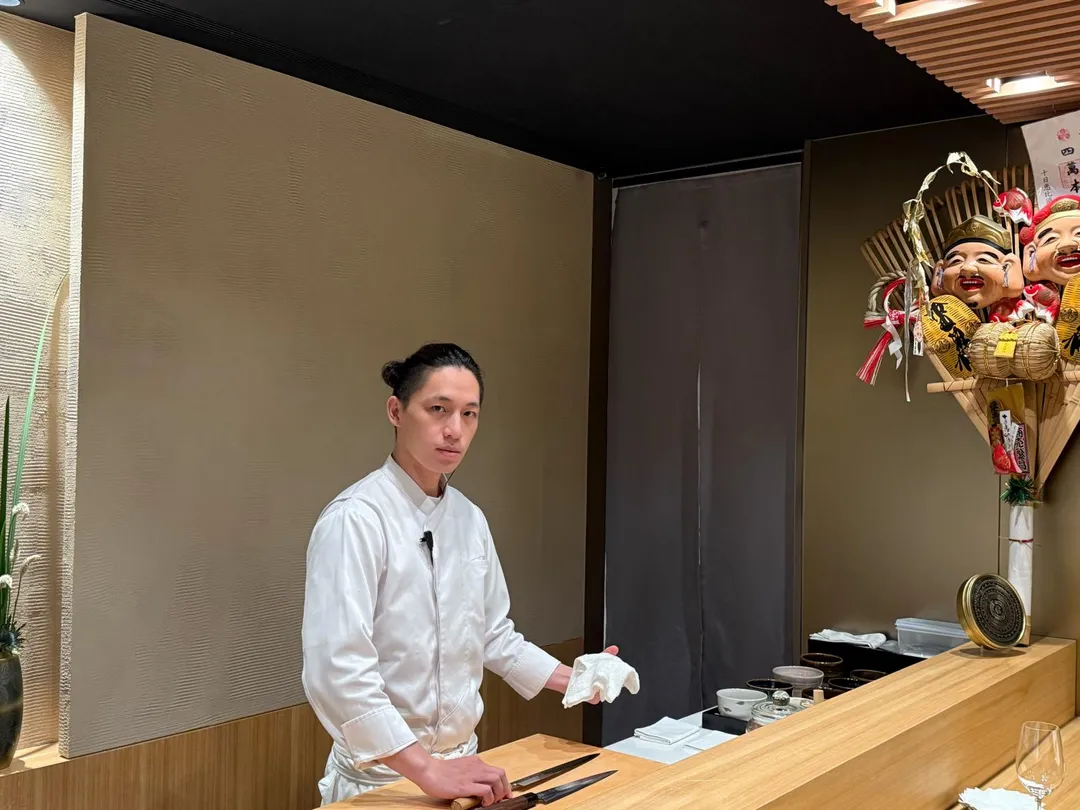 「AJIMI割烹味美」台籍料理長余沁儒赴日修業3年,將日本本店的美味結合自身創意揮灑於料理之間。(圖/黃宏輝提供)