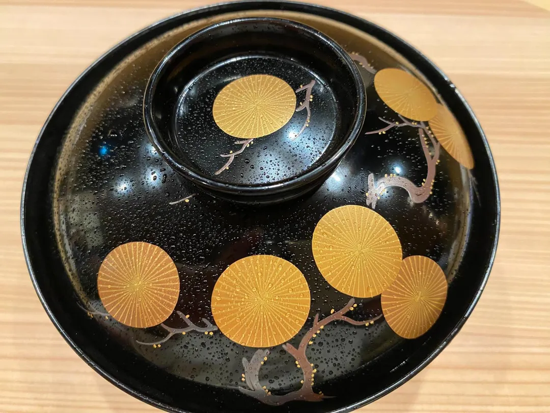 傳統椀物的蓋子上會有小水珠,其中大有學問。(圖/黃宏輝提供)