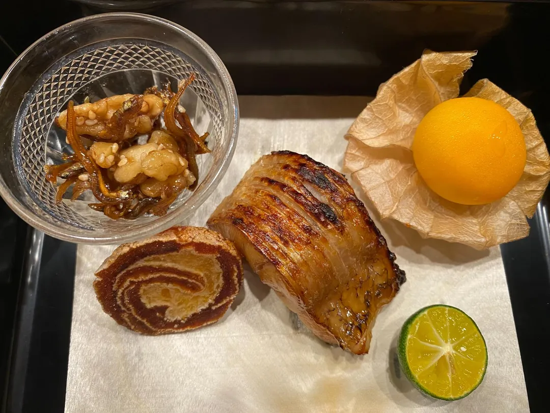 愛知白甘鯛製成幽庵燒,兼具香氣、味道與口感。(圖/黃宏輝提供)