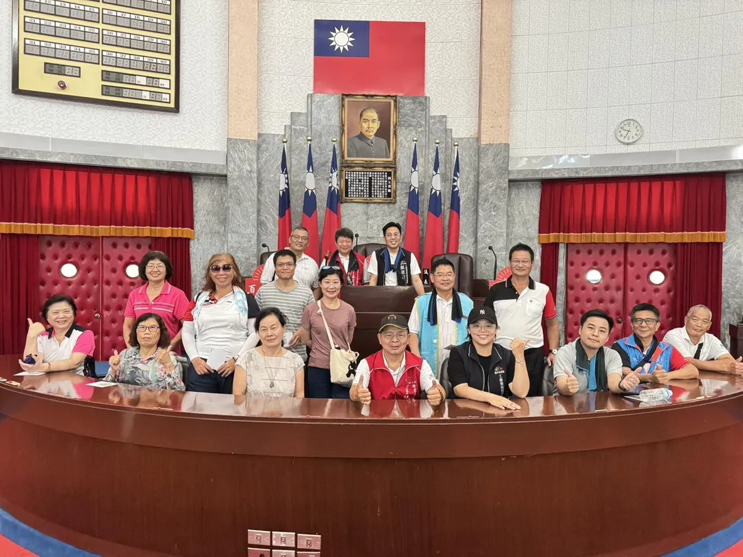 中市工策會攜百位企業主連假健行，走出戶外跨業交流。（圖／臺中市工商發展投資工策會提供）