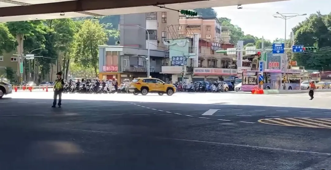 不少網友肯定市府專業團隊調整成效明顯。(圖/翻攝自Threads,網友授權提供)