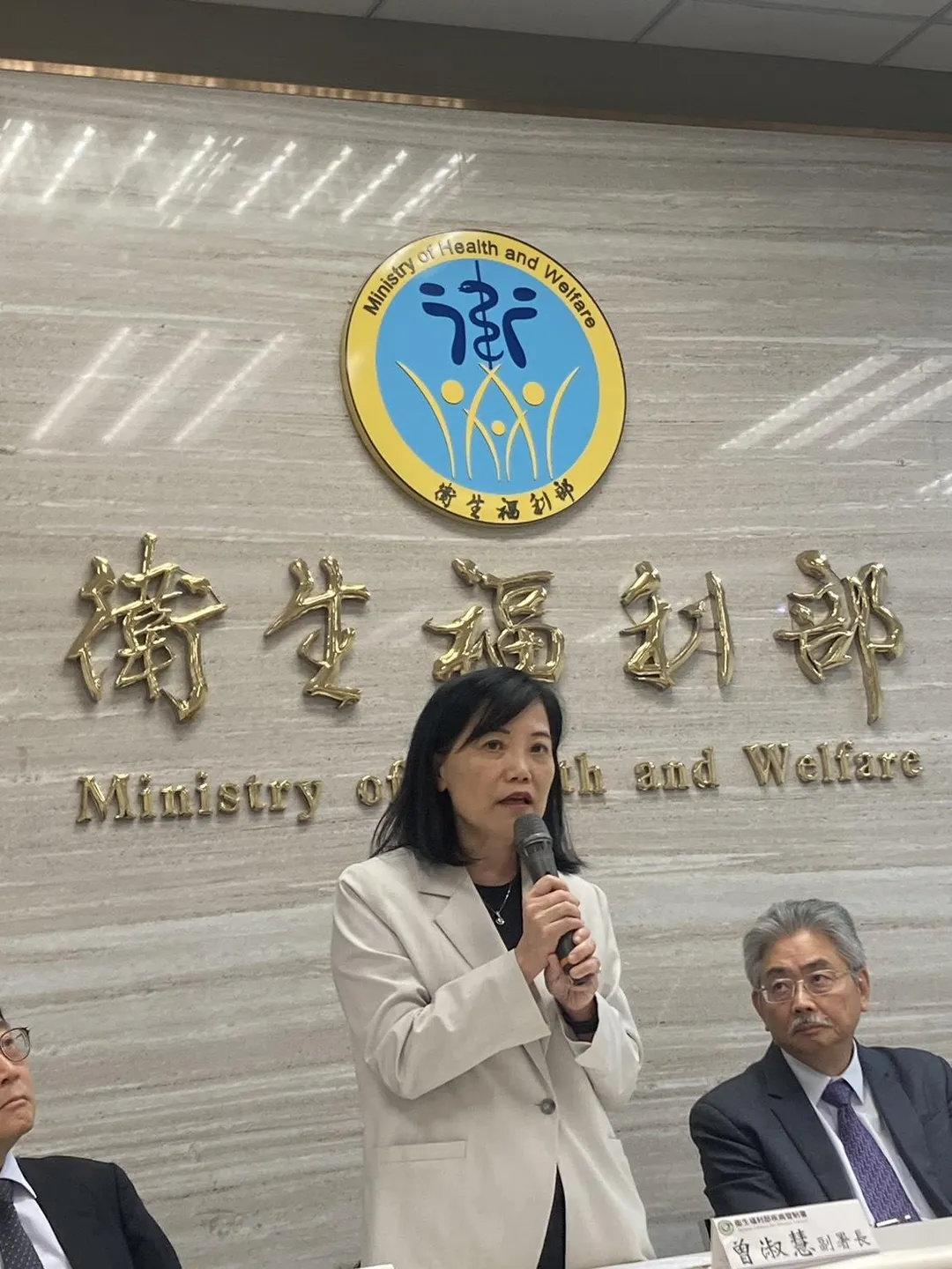 疾管署副署長曾淑慧表示，衛福部推動「防疫韌性3大計畫」，提高新冠疫情後時代全民的防疫措施。(圖/國衛院)