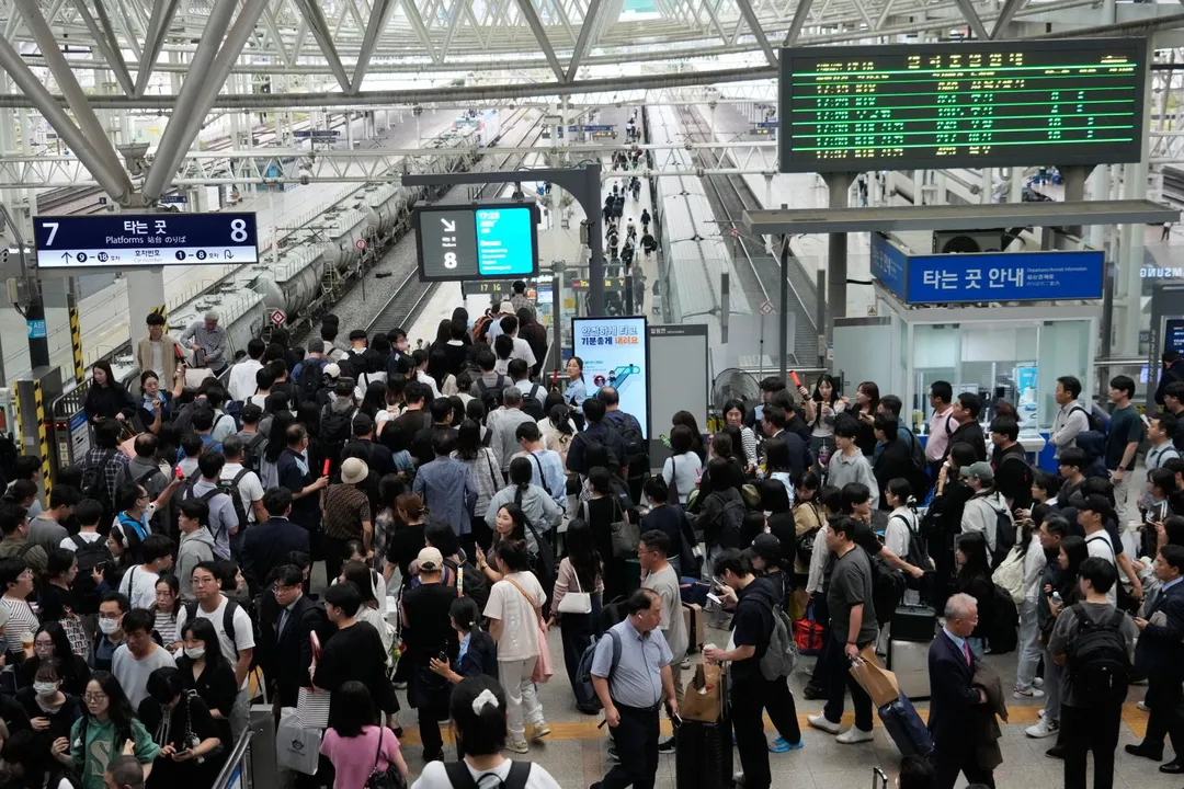 南韓車站日前湧現中秋假期返鄉人潮。（圖／美聯社）