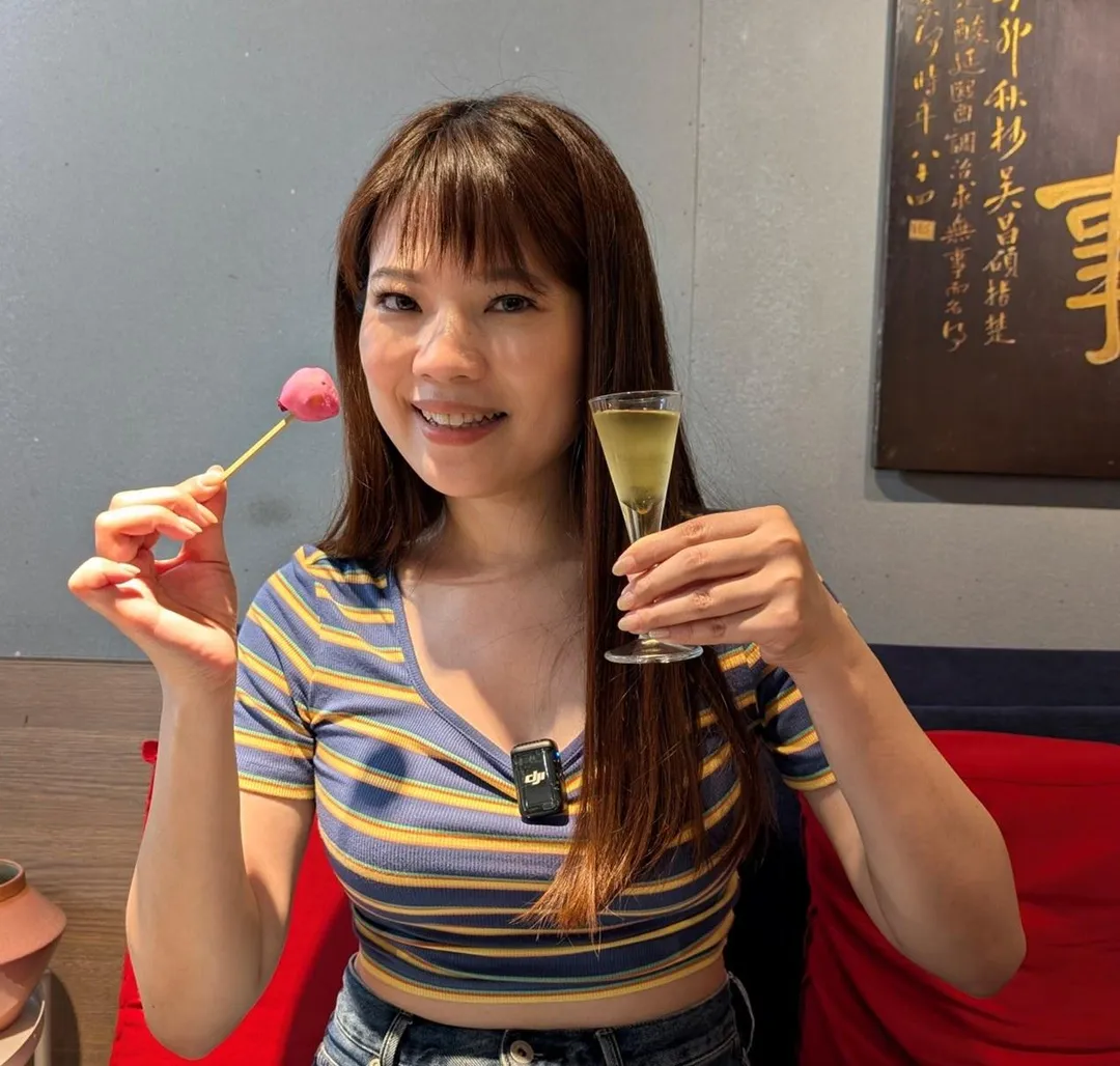 劉又嘉大推必比登推介永康街紅豆鬆糕。（圖／中天新聞）