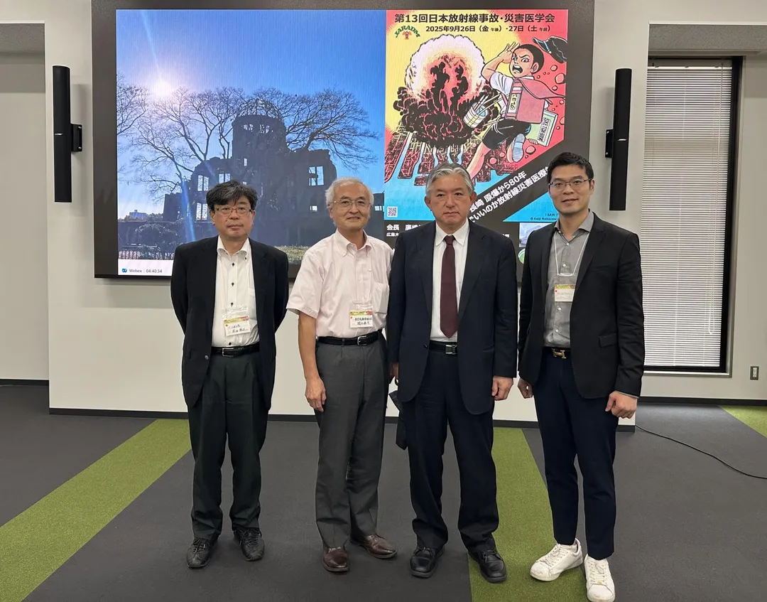 麗寶新藥總經理劉朝瀚(右一)，主辦單位日方會長廣橋伸之(右二)、理事長明石真言(左二)會後合照。（圖／麗寶提供）