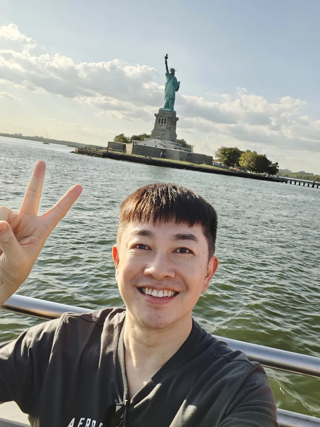 李明川這趟紐約行不斷被當成大學生。(圖/產值娛樂 提供)