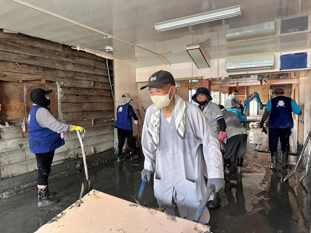 華藏淨宗弘化基金會號召百位同修深入災區，展開援助。（圖／華藏淨宗弘化基金會）