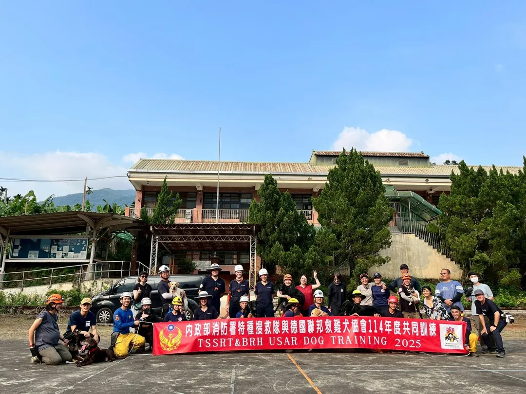 未來將持續推動與BRH及其他國際專業機構的合作,持續大力推動「路徑追蹤搜救犬」的訓練與發展,並在國內建立更加完備的搜救犬專業體系,整合民間與政府資源,共同提升在人命搜尋任務中的效能與速度。(圖/內政部消防署)