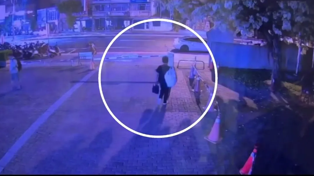 台中一名38歲張姓男子至運動中心游泳,順手牽羊偷手機,台中市警方火速尋回。(圖/警方提供)