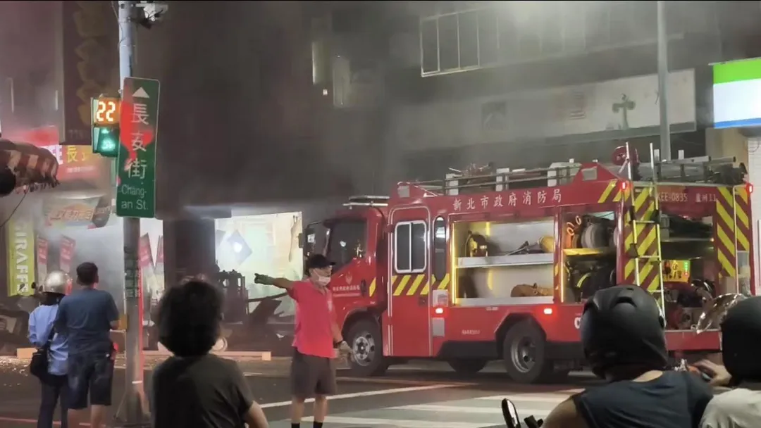 新北蘆洲晚間發生氣爆意外7人受傷送醫。（圖／翻攝畫面）