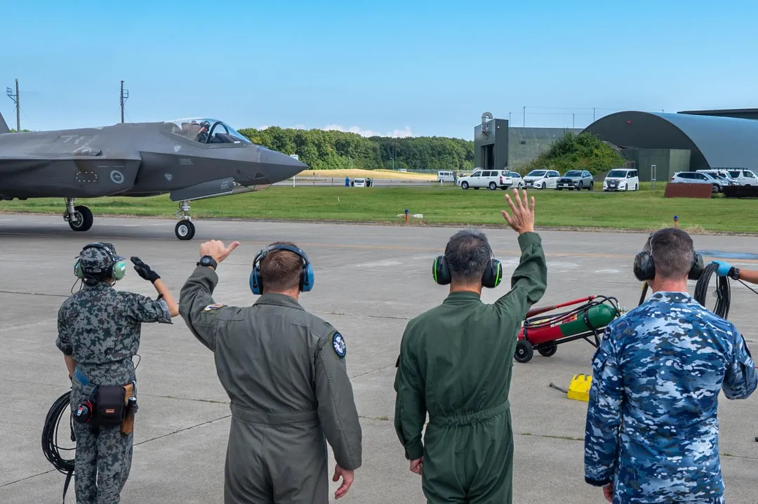 澳大利亞F-35A戰機飛抵三澤基地。(圖/美國空軍)