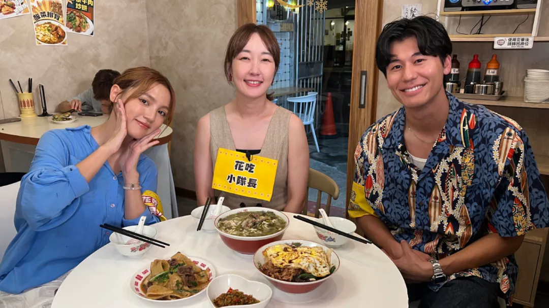 朵拉（左起）、巴鈺和風田首次在《食尚玩家》合體。（圖／TVBS提供）