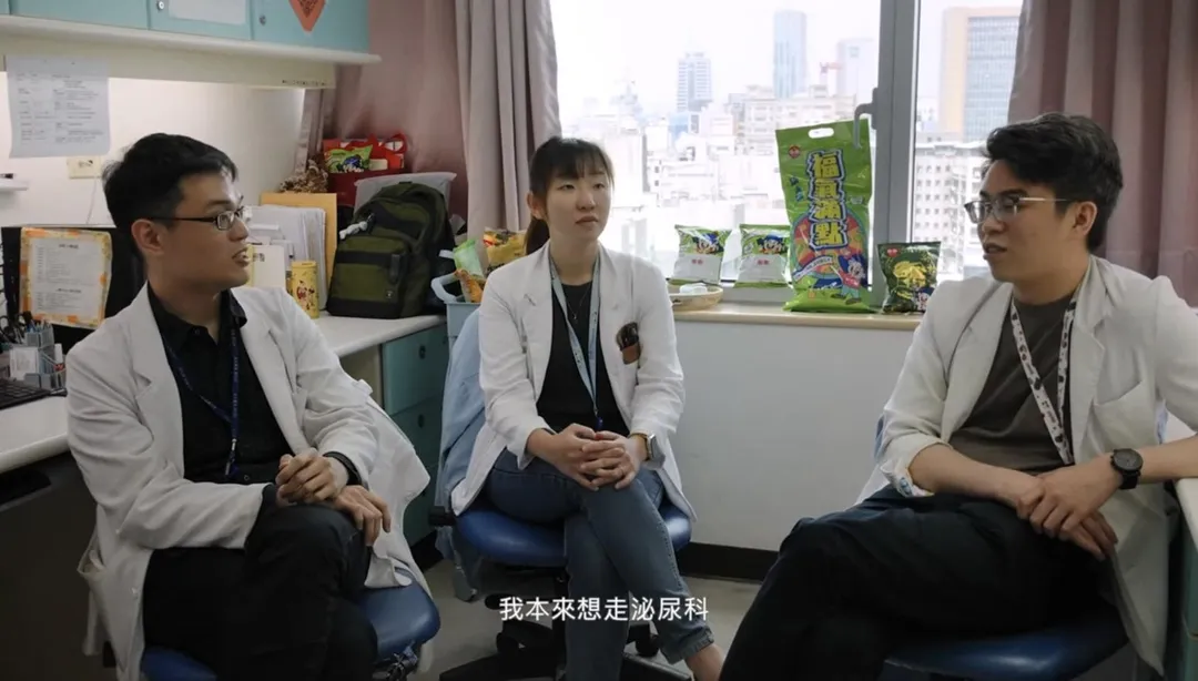 許多醫師在片中自述,沒想過選擇兒科,但進入兒科見習後,被可愛的孩子融化,一路留任至今。(圖/「只有兒科才有的風景:萌芽」)
