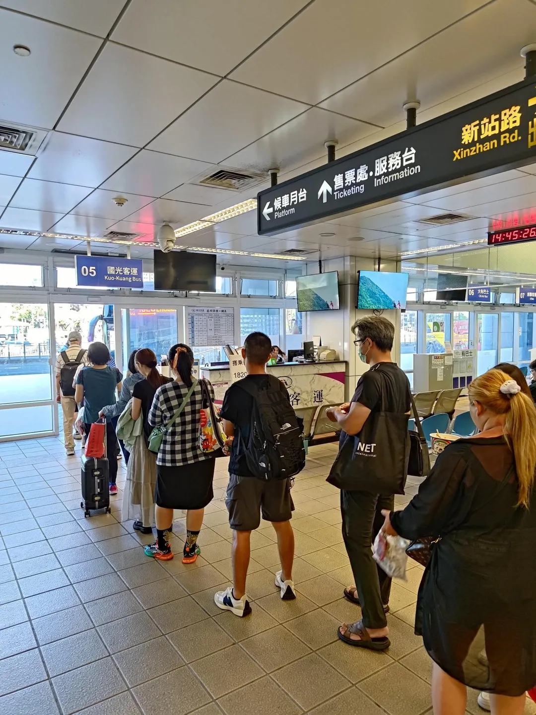 中秋節及國慶日連假都有國道客運票價優惠。(圖/公路局提供)