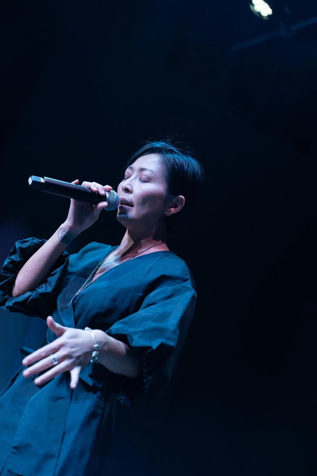 搖滾女王林曉培被「鮮肉包圍」嗨喊：挖到寶。（圖／杰思國際娛樂 提供）