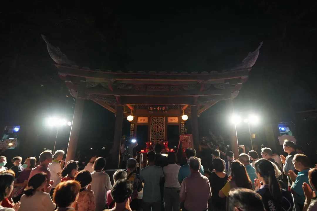 「樓臺情緣」邀請霞海月老進駐林本源園邸。（圖／新北文化局提供）