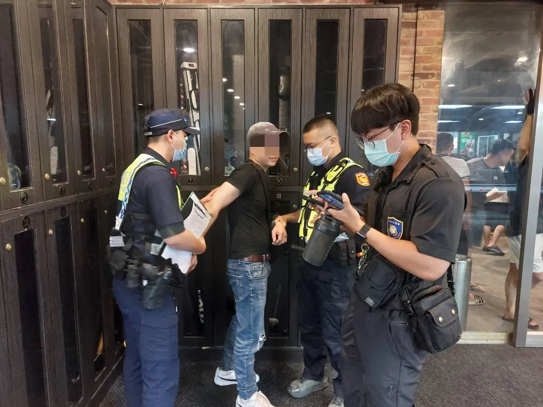 桃園市警局中壢分局會同移民署桃園專勤隊，執行臨檢專案，查獲15名失聯移工。（圖／警方提供）