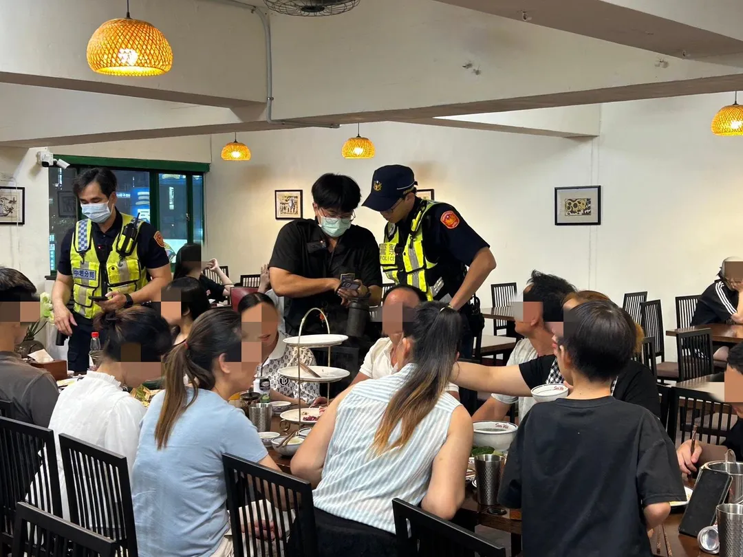 桃園市警局中壢分局會同移民署桃園專勤隊，執行臨檢專案，查獲15名失聯移工。（圖／警方提供）