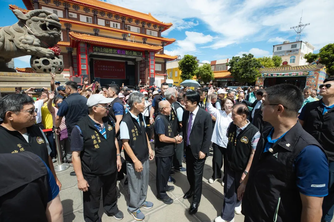 賴清德4日到屏東車臣福安宮。（圖／總統府提供）