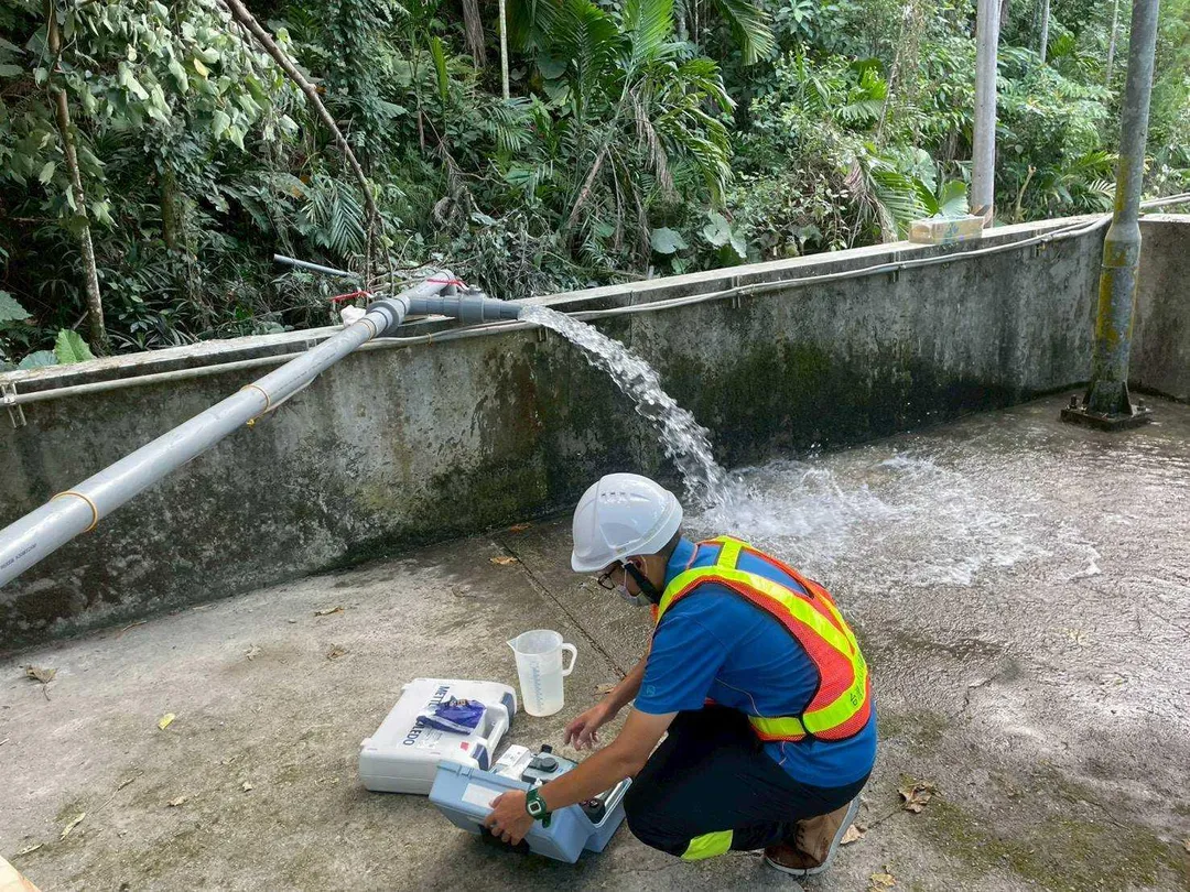 台灣自來水公司今天表示，截至10月3日，花蓮縣光復鄉除了「已不具居住條件」戶，其餘皆已穩壓供水；另外，大馬鑽井成功出水，讓台水供水支援再添動能。（圖／台水提供）