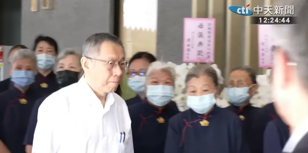 柯文哲現身彭振聲母親告別式。（圖／中天新聞）
