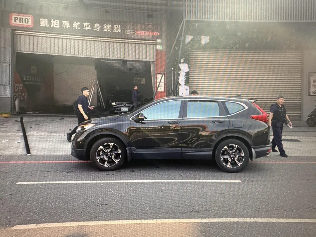 這起交通事故就發生在台南知名牛肉湯店家附近。(圖/警方提供)