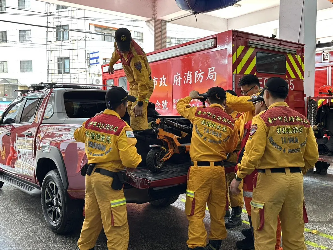 台中市長盧秀燕立即指示消防局派遣特種搜救隊第3梯次投入救援行動。（圖／台中市政府提供）