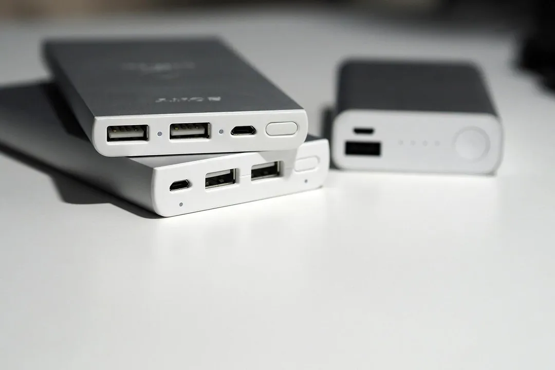 不少人習慣用行動電源。(示意圖/PIXABAY)
