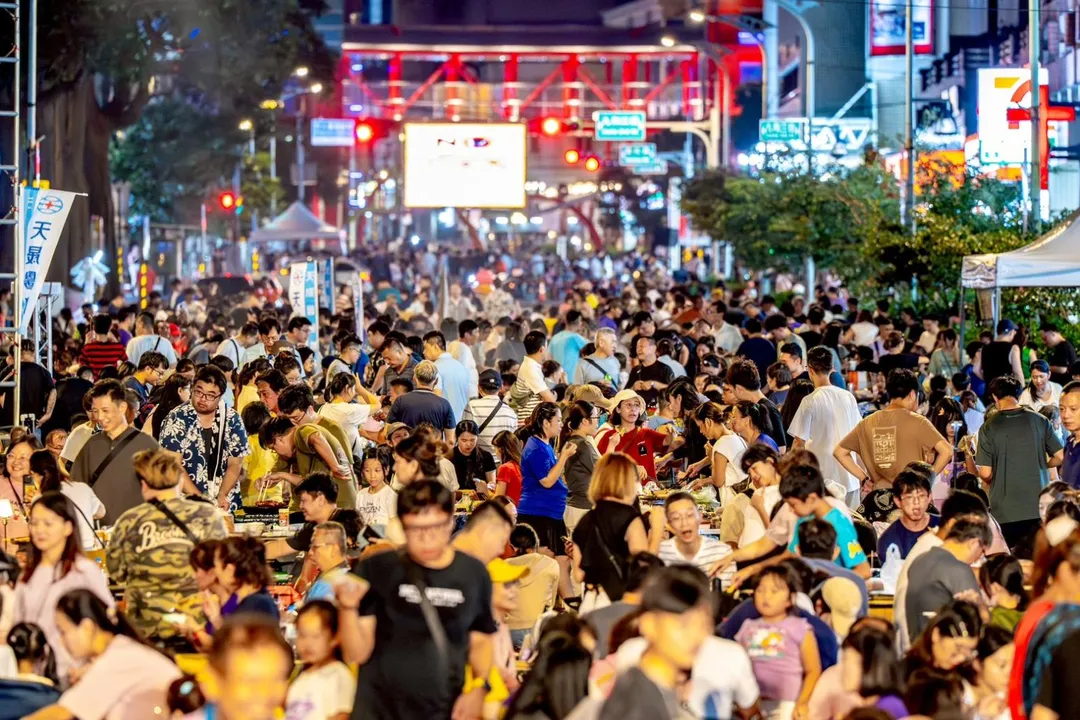 桃園中壢一年一度的封街烤肉活動邁入第23年，今（6）日中秋節晚間在市中心商圈盛大舉行。（圖／桃園市政府提供）
