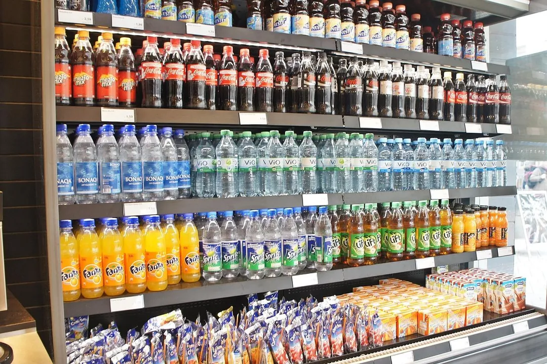 無論是「含糖飲料」或「低糖、無糖飲料」，都與非酒精性脂肪肝病風險升高有關。（示意圖／Pixabay）