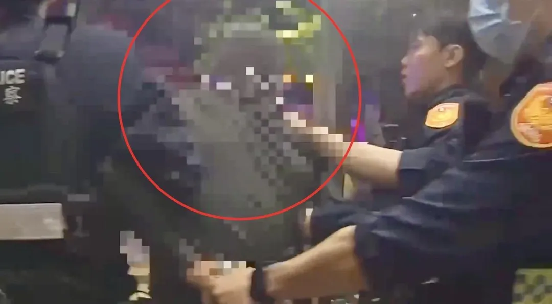 男子酒後脫序攻擊辱罵員警遭逮。（圖／翻攝畫面）