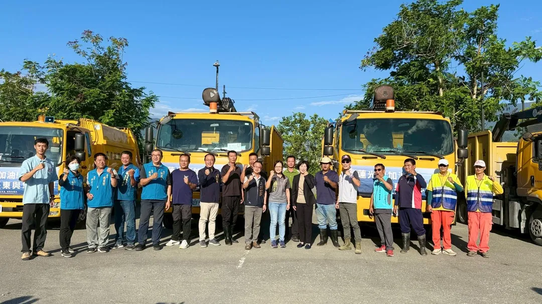 台東縣府再一波18人各式車輛支援光復災區消毒。（圖／翻攝畫面）
