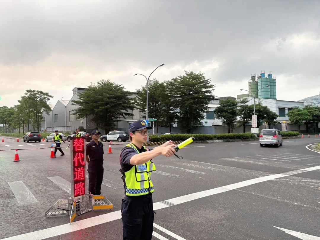國慶連假即將到來，屏東警方已規劃相關交通管制措施。（圖／翻攝自屏東縣政府警察局枋寮分局臉書）