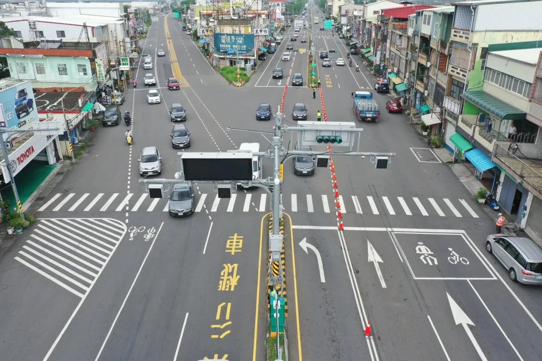 警方預估，連假前兩天將有至少7.1萬車次經過枋寮五岔路口。（圖／翻攝自屏東縣政府警察局枋寮分局臉書）