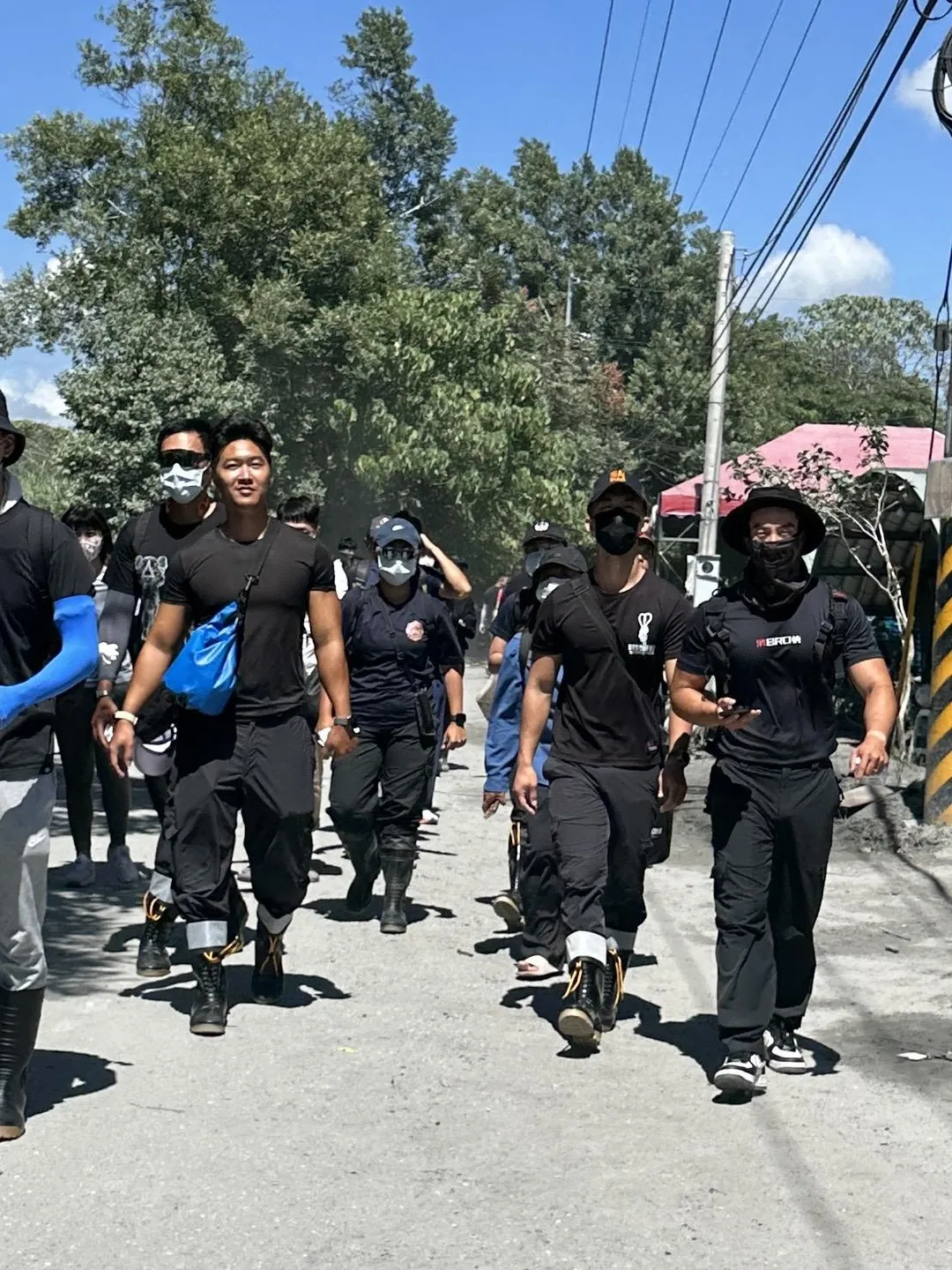台北市警義消華山分隊成員，日前也組隊前往花蓮光復當「鏟子超人」協助災民清淤。（圖／義消張品吾提供）