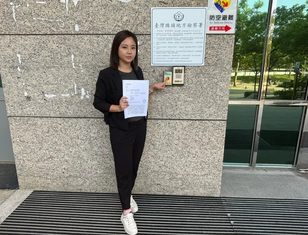 邱議瑩服務處副主任林慧欣今赴橋頭地方檢察署提告。（圖/邱議瑩辦公室提供）