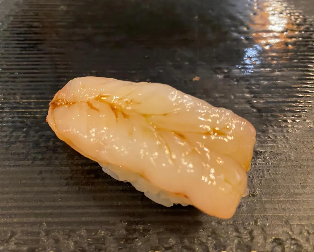 紹興酒香氣輕裹鮮甜葡萄蝦,和洋融合下有股中華風。(圖/黃宏輝提供)
