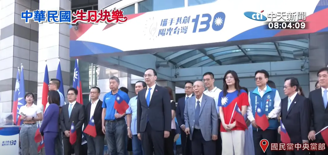 大家齊唱國歌。（圖/中天新聞）